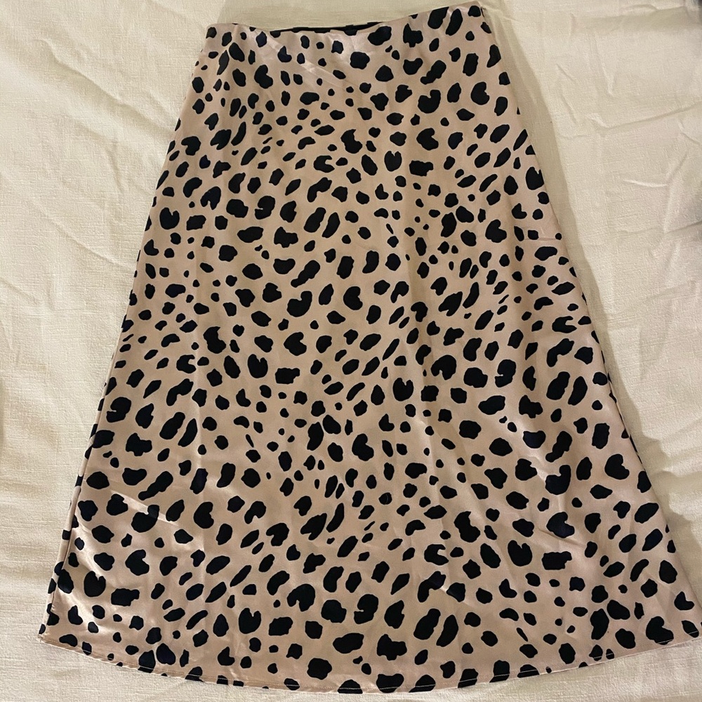 Bloomingdales Aqua midi skirt. NWOT. medium